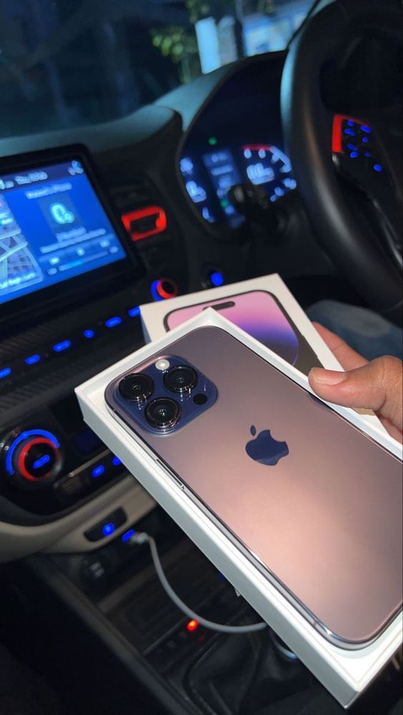 h_pef7's tweet photo. 大人気　Apple🍎製品が２０名様へ当たる🥳

1️⃣iPad  pro　　2️⃣ihone 14

【参加方法】
フォロー&amp;リツイート

欲しい商品をリプ

※フォロワーさん２０００人突破で当選枠、商品を増やします🔥 https://t.co/BKepzHh2M7