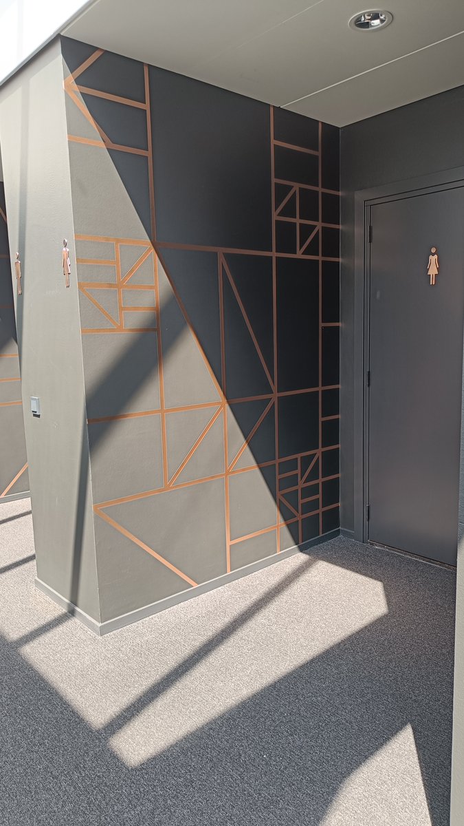 rvmreclame's tweet image. 🌷LIJNENSPEL🌷

Een prachtig lijnenspel gecreëerd door middel van rosé goud stickervinyl voor Have Verwarming. 

Wat een mooi resultaat!🤩

#haveverwarming #lijnenspel #stickervinyl #rosegoud #reclame #rvmreclame #goedgezien