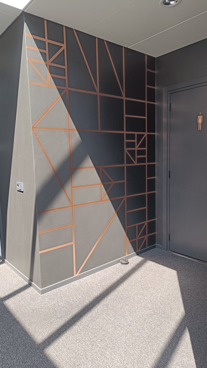 rvmreclame's tweet image. 🌷LIJNENSPEL🌷

Een prachtig lijnenspel gecreëerd door middel van rosé goud stickervinyl voor Have Verwarming. 

Wat een mooi resultaat!🤩

#haveverwarming #lijnenspel #stickervinyl #rosegoud #reclame #rvmreclame #goedgezien