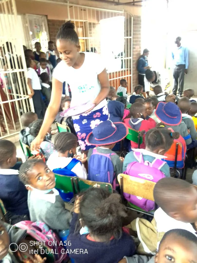 zet_uk's tweet image. In a world so deeply unfair we take inspiration in the human condition.  #humankindness #help #workforgood 
Here's a Rafiki graduate who helps feed children now.