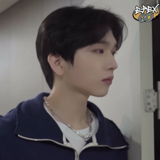 왜이렇게잘생겼지..