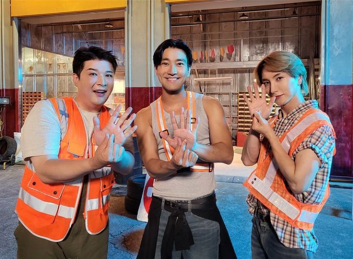 _fayKyu's tweet photo. SJ: 2005
SJ-KRY: 2006
SJ-T: 2006
SJ-M: 2008
SJ-H: 2008
SJ-D&amp;E: 2011
SJ-LSS: 2023  
#SUPERJUNIOR #SUPERJUNIOR_LSS https://t.co/fQkDlPyPM2
