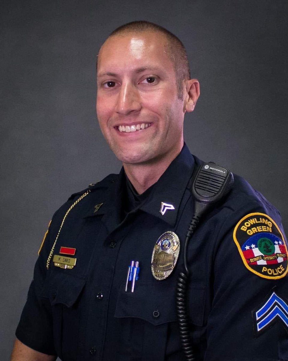 BigOrangeMack's tweet photo. Regardless of you feel about police officers, please keep my friend and fellow Vol fan Matt Davis in your thoughts. He was shot in attempted robbery by the suspect. I’ve known him and his family my whole life. It hits different when it’s someone you know. https://t.co/7uzTWve420
