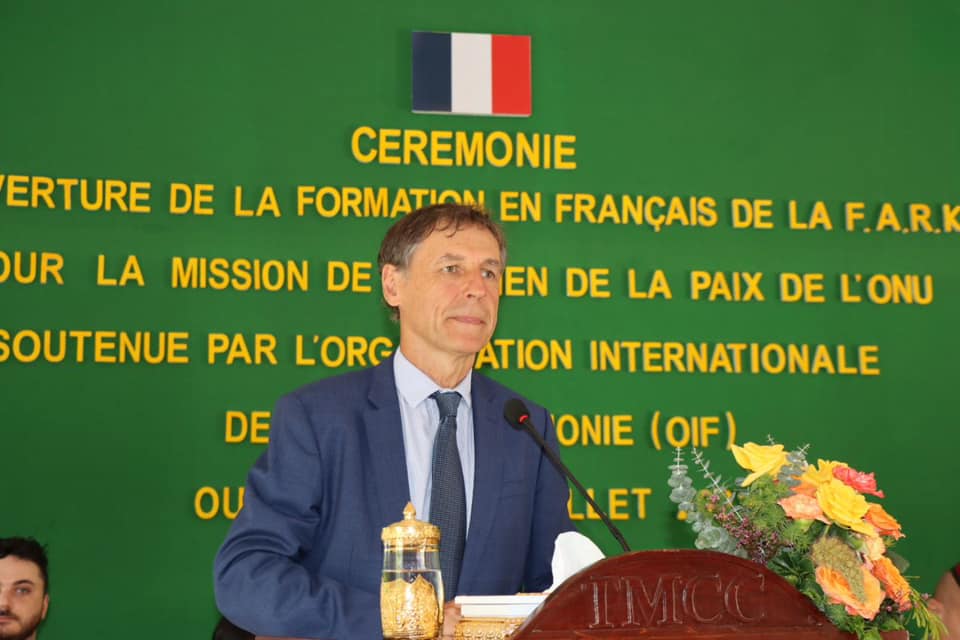 CoopSecuDefense's tweet photo. #Cambodge 🇰🇭 : cérémonie de lancement d'un programme d'enseignement du français #FLE à destination des casques bleus du National Centre for Peacekeeping Forces (#NPMEC) ! 🇺🇳🗣

Avec le soutien de @OIFrancophonie et @CoopSecuDefense, avec @FranceCambodge 🇫🇷 https://t.co/bYfvviP17n