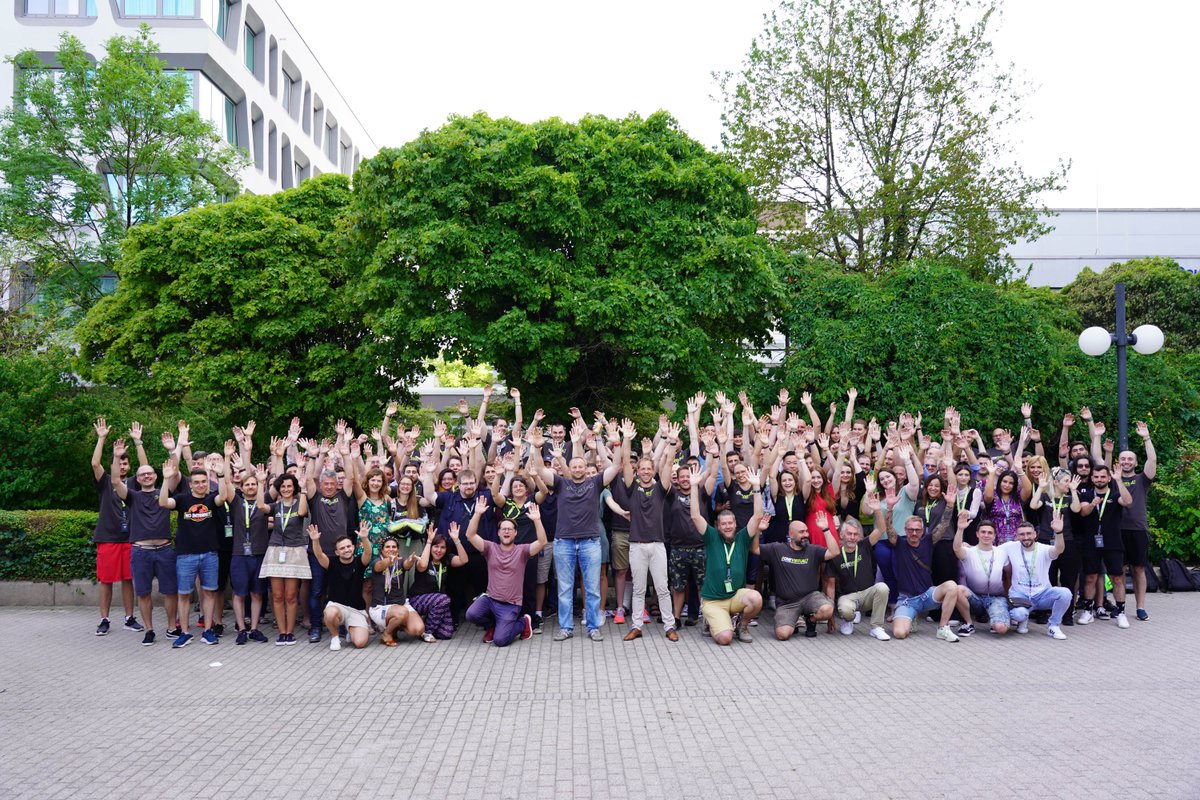 virtual7's tweet photo. Zwei Wochen ist unsere legendäre virtual7 conference her und wir schwelgen immer noch in den Erinnerungen, die wir gemeinsam sammeln konnten. 😍 Wir sind immer noch ganz begeistert von der Energie und der wundervollen Zeit! 💚  #onevirtual7 #virtual7conference #teamevent https://t.co/rfviiDhEKd