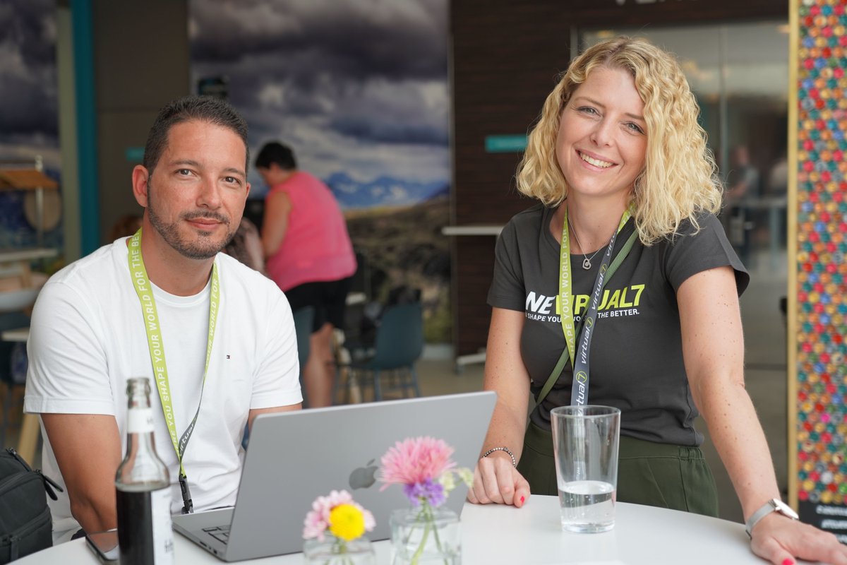 virtual7's tweet photo. Zwei Wochen ist unsere legendäre virtual7 conference her und wir schwelgen immer noch in den Erinnerungen, die wir gemeinsam sammeln konnten. 😍 Wir sind immer noch ganz begeistert von der Energie und der wundervollen Zeit! 💚  #onevirtual7 #virtual7conference #teamevent https://t.co/rfviiDhEKd