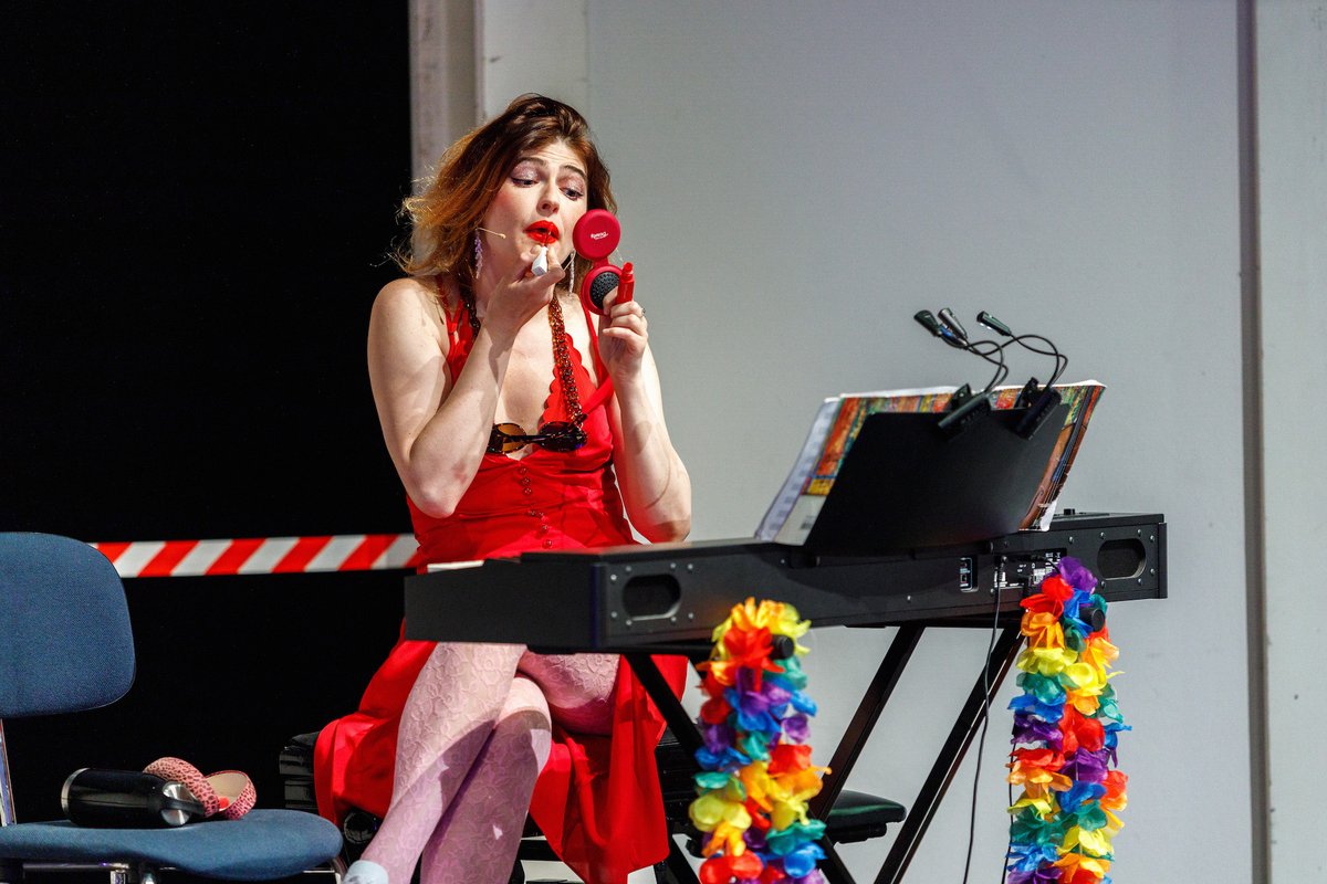 HELLERAU's tweet photo. Weil's so schön war, kommen wir noch ein paar Bilder von der Premiere von Bliadski Circus Queebaret — Queebaret: Dresden-Kiev ❤️‍🔥

#HELLERAU #Nebenan #Поруч #Festival #Ukraine #Queebaret #Queer #Dresden #Kiev

Fotos: Klaus Gigga https://t.co/JdpGROorDq