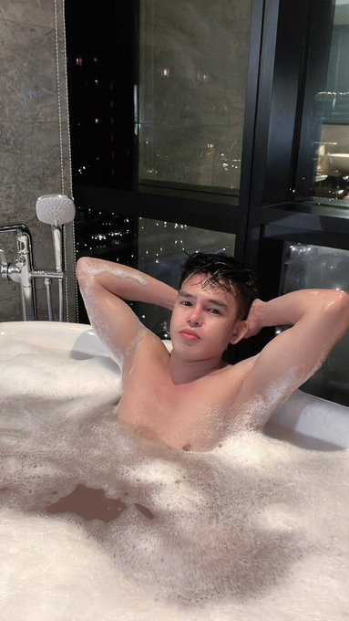 Hire niyo po ako.. Masarap din ako maging bottom kahit ilang rounds pa(Baka ikaw unang sumuko) and madalas<a href="/tag/twinkbagets"class="tags"><span>#twinkbagets</span></a>