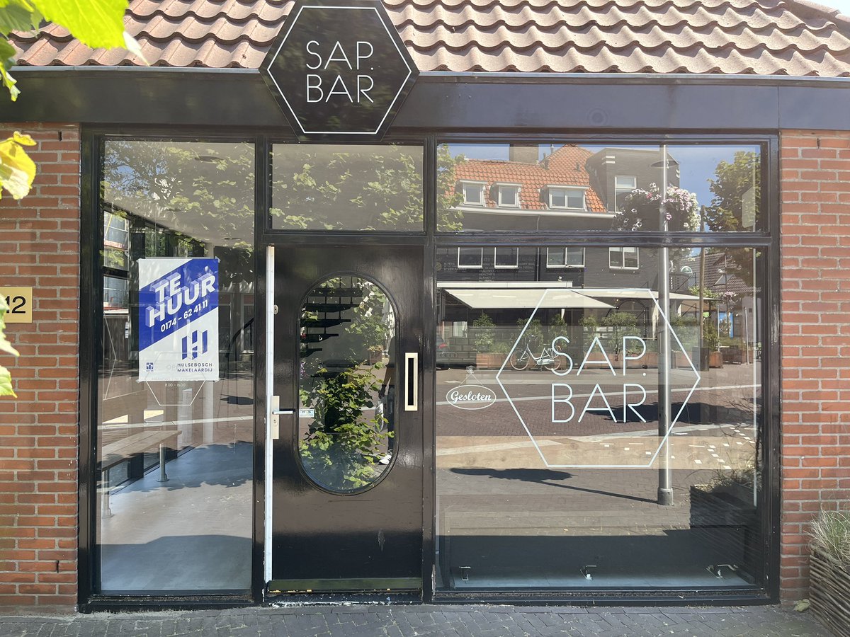 FransReichardt's tweet photo. De sapbar is uitgeperst.
#sapbar #tehuur https://t.co/PDcqWTfcny