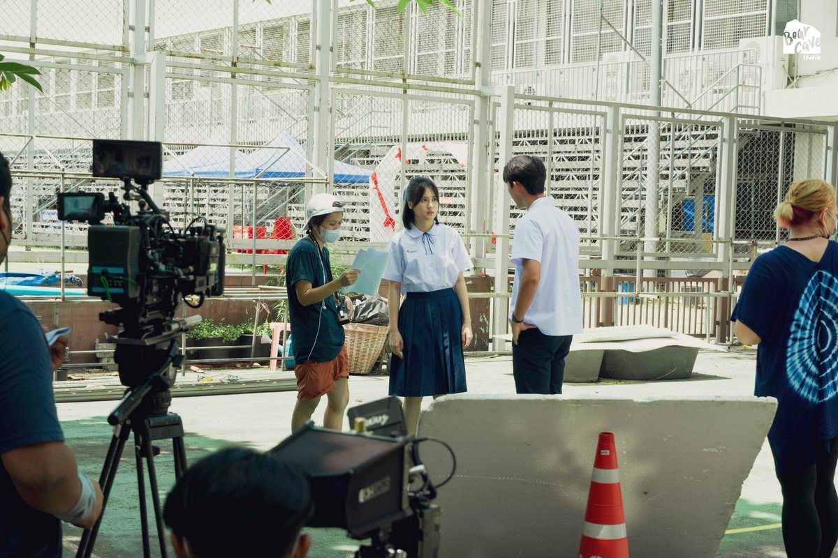 เหตุการณ์ใหม่ของโรงเรียนสุดฤทัยคือการเลือกตั้งประธานนักเรียน ตัวเต็งของปีนี้คือลิลลี่ ที่ไม่มีใครคาดคิดว่าจะมีคู่แข่ง จนกระทั่งโรสตัดสินใจทำอะไรบางอย่าง

#GetRichEP8
#GetRichเปิดโรงเรียนปล้น
#GetRich #เปิดโรงเรียนปล้น
#ViuOriginal #BearcaveStudio