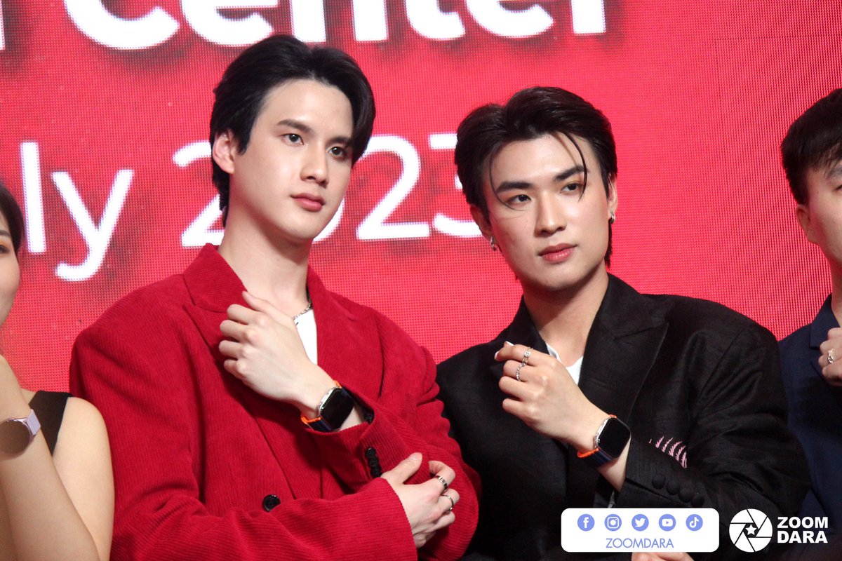 zoomdara_online's tweet photo. “พี-ไตเติ้ล” ร่วมงานเปิดตัวนาฬิกาอัจฉริยะ KIESLECT Smart Calling Watch ดีไซน์สวย ฟังก์ชั่นครบ
#KieslectXPeeTitle
#พีไตเติ้ล #PPeerawich #TitleTNT
#KIESLECT #Selectyourstyle #Callingwatch #Smartwatch #LadyCallingWatch
#KIESLECTThailand #ExpressYourLifeOnYourWrist
#zoomdara https://t.co/tNVDaRk4OC