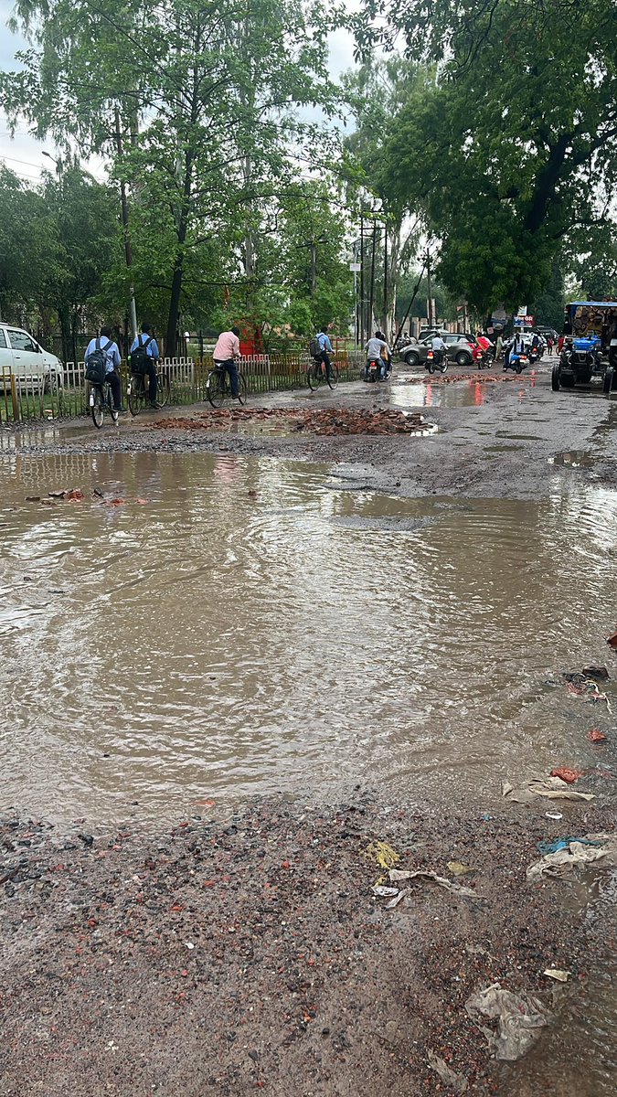 bsc_pankaj's tweet photo. This road takes you to AIIMS,Raebareli @mansukhmandviya @OfficeOf_MM @dmraebareli @narendramodi @SoniaGandhi_FC @RahulGandhi @myogiadityanath @nitin_gadkari https://t.co/peBzT1qzCs