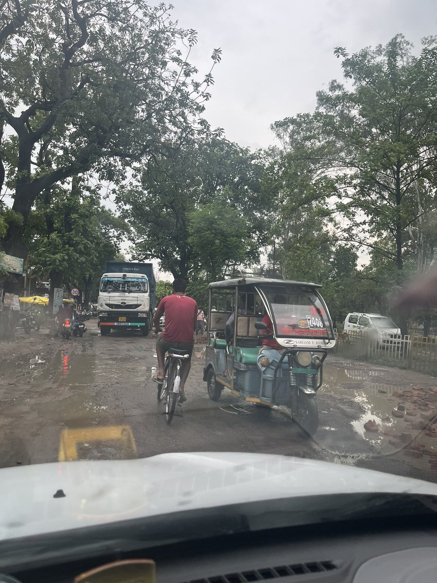 bsc_pankaj's tweet photo. This road takes you to AIIMS,Raebareli @mansukhmandviya @OfficeOf_MM @dmraebareli @narendramodi @SoniaGandhi_FC @RahulGandhi @myogiadityanath @nitin_gadkari https://t.co/peBzT1qzCs