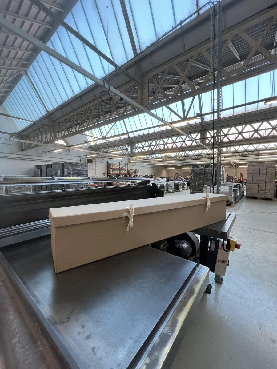 Découvrez notre produit du mois ! 💥

Une boîte pour plans roulés, affiches, posters, fabriquée sur-mesure réalisable dans toutes nos matières.

Dimensions intérieures 119 x 20 x 20 cm.

N'hésitez pas à nous contacter pour vos projets !

#patrimoine #conservation #cauchard