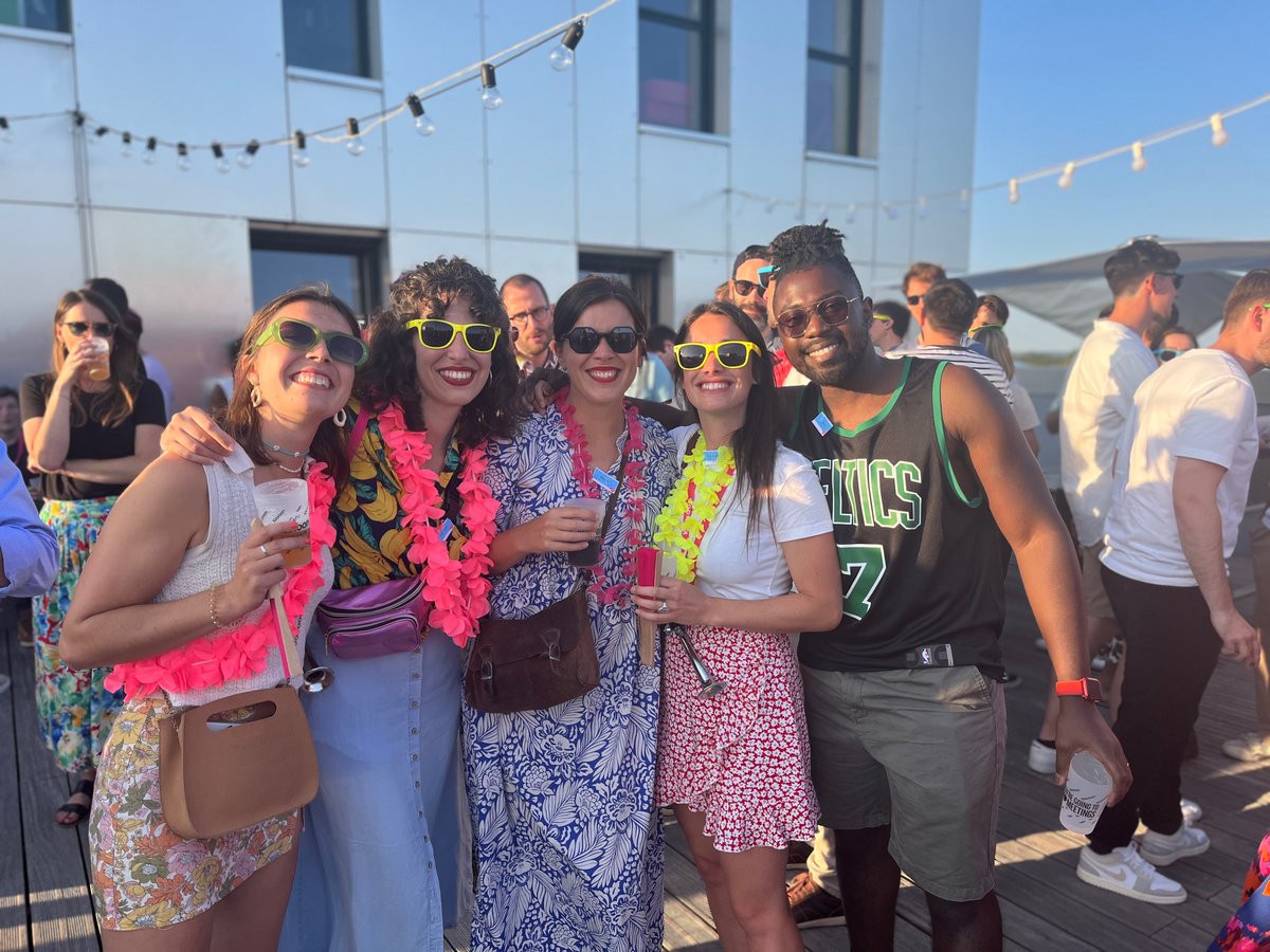 KlaxoonFR's tweet photo. ☀️ L'été est bel et bien lancé pour les équipes Klaxoon !

Hier soir, s'est tenue notre fameuse Summer Party à Rennes ! Un beau moment de convivialité et de partage avec l'ensemble des équipes pour fêter tout le travail accompli depuis le début de l'année.

#engagement https://t.co/BdolnN62hm
