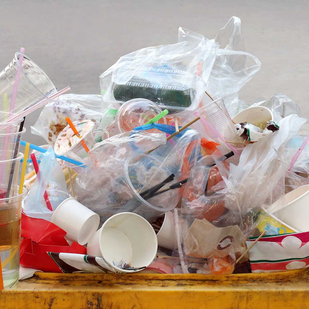 City_of_Vaughan's tweet photo. It’s #PlasticFreeJuly ♻ – so let’s work together to eliminate single-use plastics from our lives. Plastic straws, water bottles and more pollute our environment. But where there’s a plastic item, there’s also a reusable option! Learn more: https://t.co/1jjK9ccezs https://t.co/YtXb01bPf0