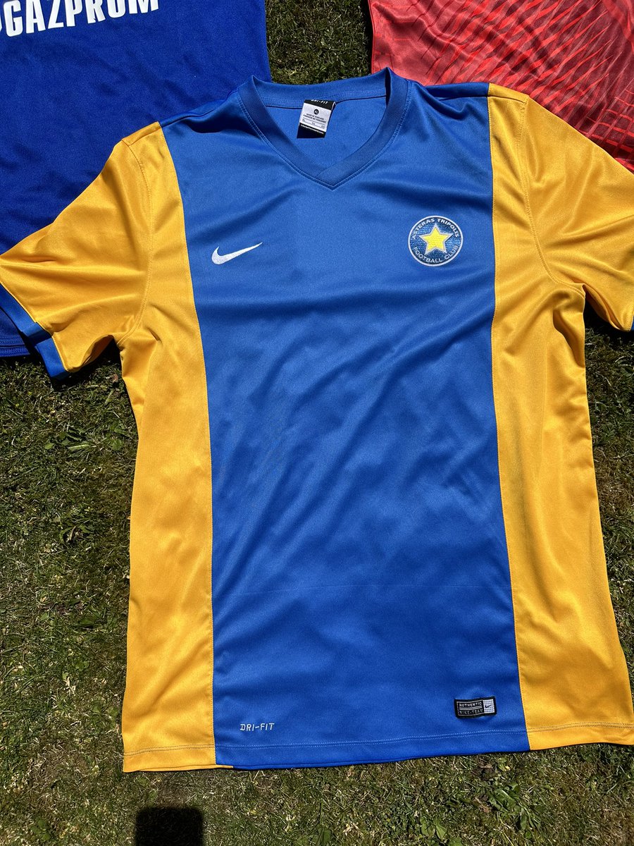 shirtsbrad's tweet image. Had a bit of a clear out and a have a few shirts that deserve a new home so time to do a Giveaway!
Schalke, Uganda BNWT &amp;amp; Asteras Tripolis Shirts. ALL XL. Perfect for new collectors or looking to build!
RT to enter and winner will be picked at random on the 16th (Sunday) 🤞💙