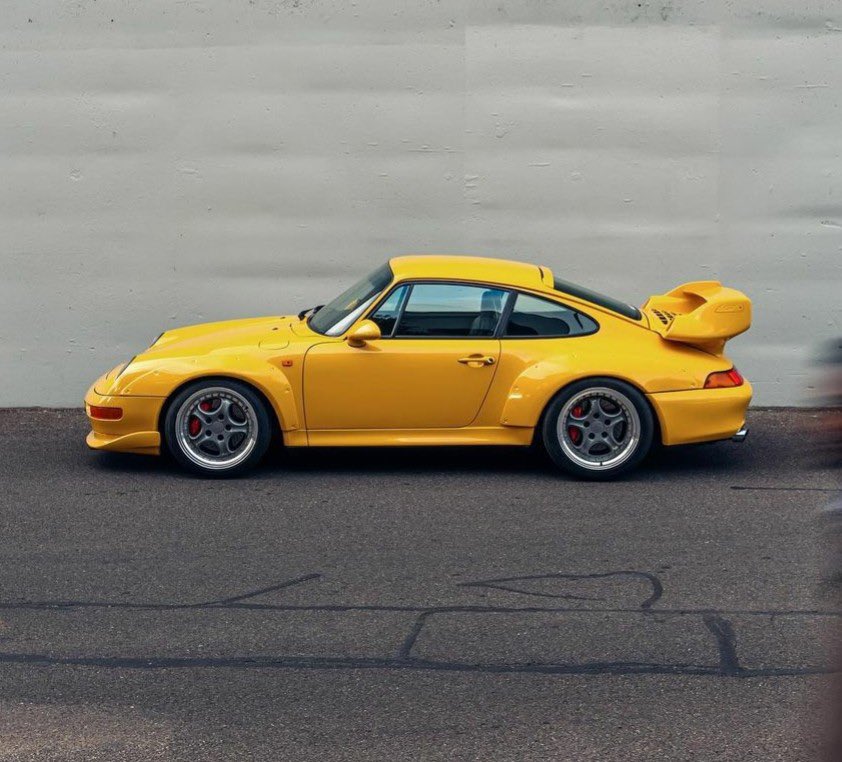 PorscheCIub's tweet photo. Speed Yellow 993 GT2 https://t.co/tQxsolYpnD