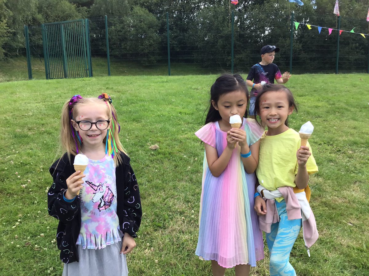 CanonYearThree's tweet photo. Ice creams at Canon Fest!!! 🍦🍦🍦@LT_Trust @CanonSharples https://t.co/0fBoMiHYKn