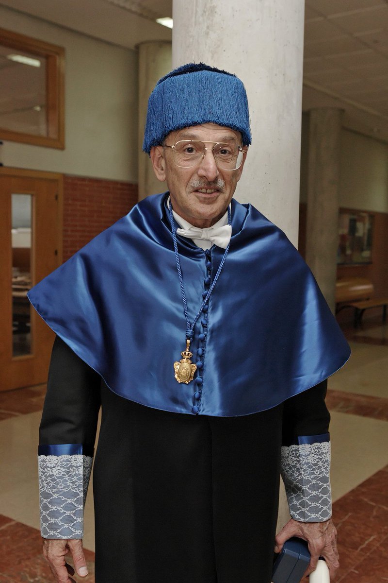 Condol de la comunitat universitària per la mort ahir d'Adrian Parsegian, als 84 anys, a Amherst (Massachusetts, EUA). El professor Parsegian va ser investit doctor honoris causa per l'UJI a l'any 2008 i ha sigut un dels biofísics més prominents dels Instituts Nacionals de Salut