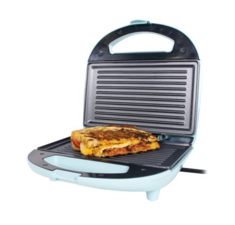 luxofspa's tweet image. Introducing VETTA's Seafoam Blue Panini Press and Sandwich Maker! 🥪🌊 Effortless sandwich-making in minutes. Nonstick plates for easy cleaning. Compact storage. Elevate your sandwich game! #VETTA #PaniniPress
kitchenncollection.com/vetta-760-watt…