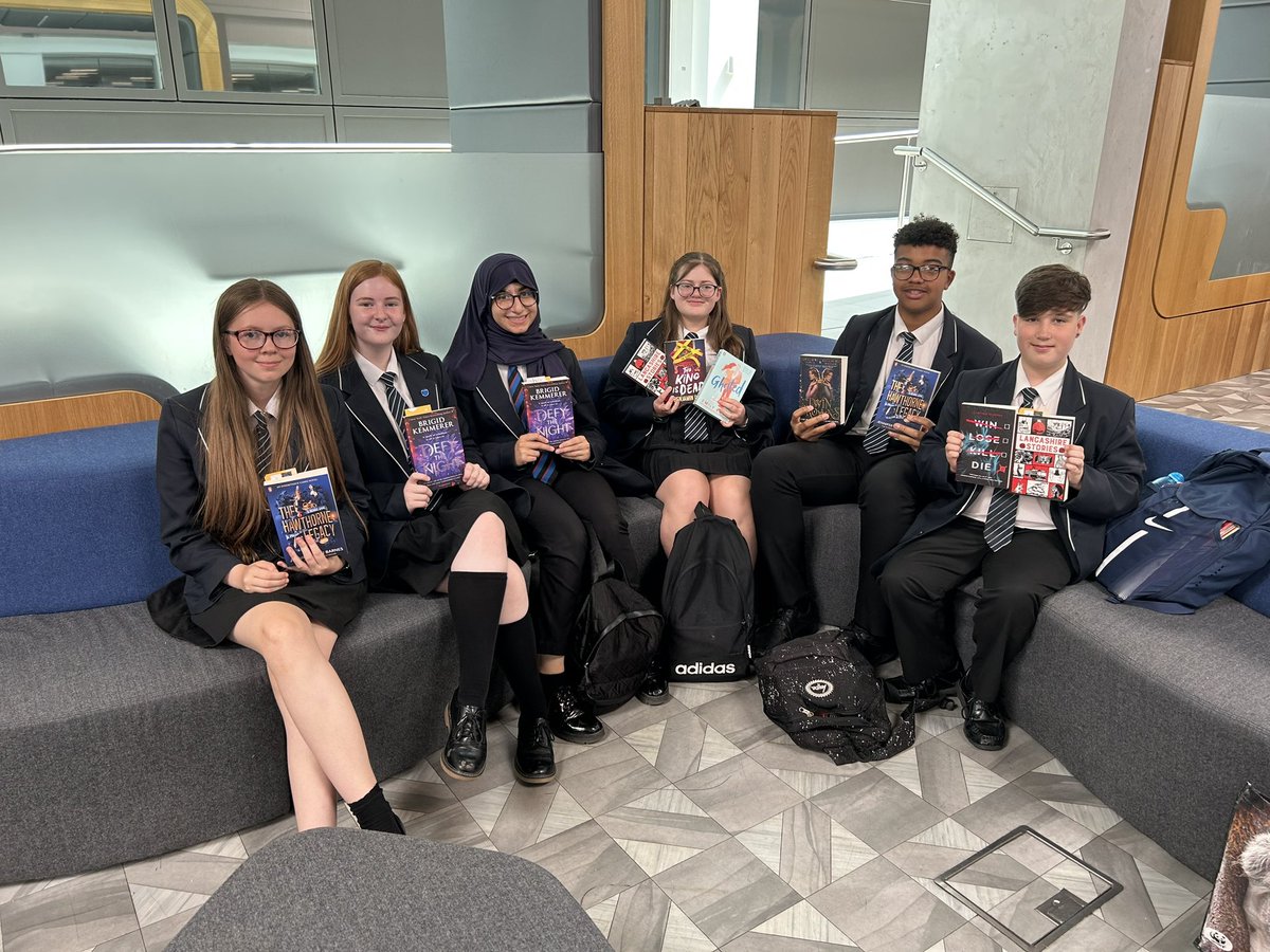 Thank you @LancsLibraries @UCLan and congratulations to @CynthiaMurphyYA on winning Lancashire Book of the Year (2years running). Students from @acc_academy had a brilliant time! #lboy2023