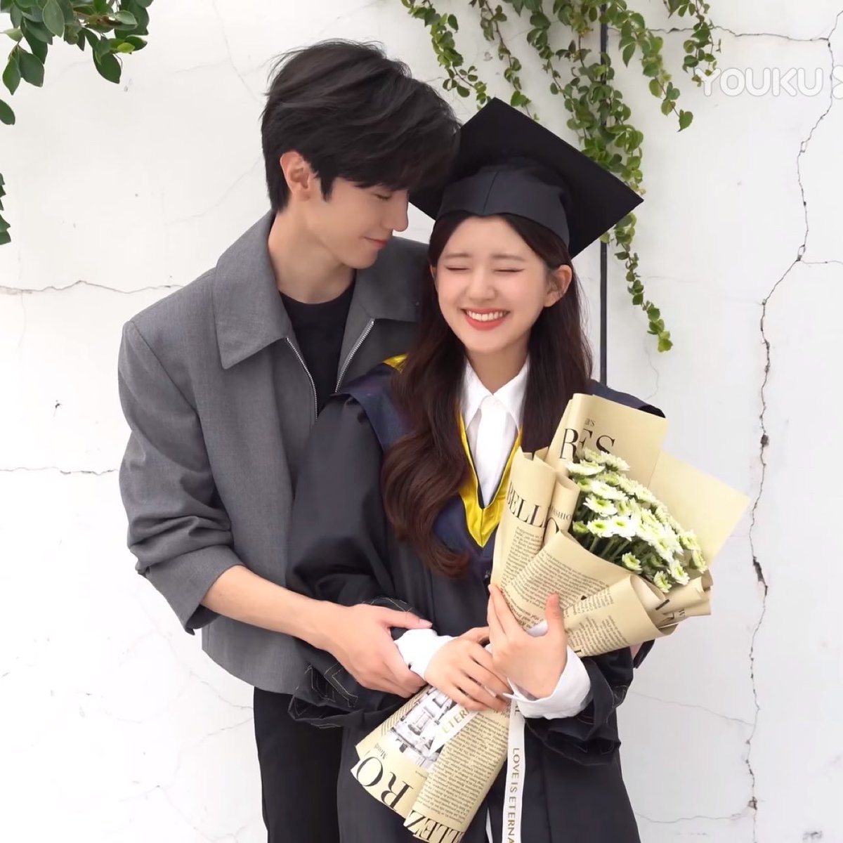 afterrnoont's tweet photo. Some of #HiddenLove delete scenes:
1. Cinema date + Sang Yan 🎞️
2. Buying groceries together 🛒
3. Duan Jiaxu gave Sang Zhi red packet 🧧
4. Sang Zhi’s graduation 🎓
#ZhaoLusi #ChenZheyuan https://t.co/O3ekGlra9g