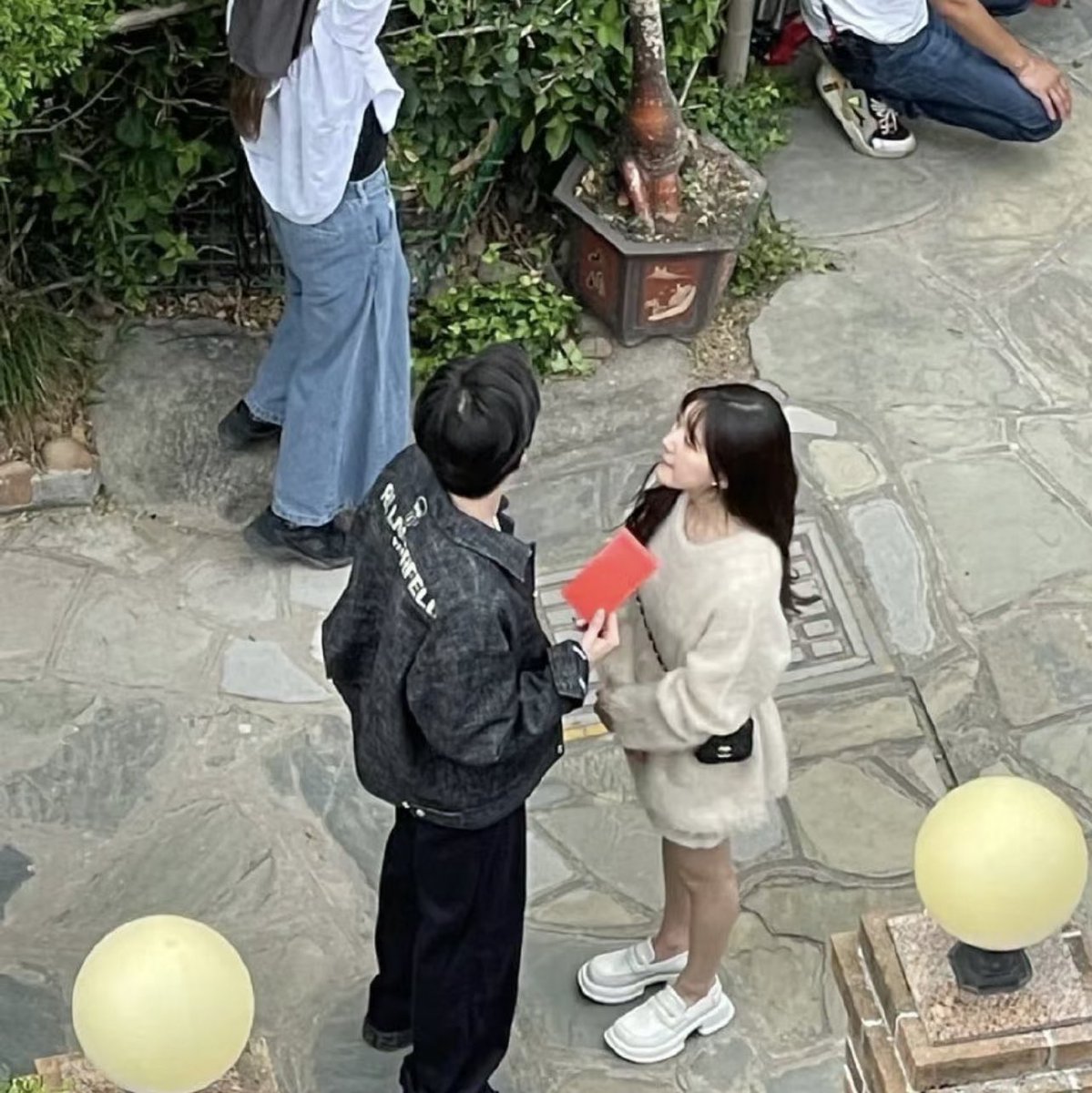 afterrnoont's tweet photo. Some of #HiddenLove delete scenes:
1. Cinema date + Sang Yan 🎞️
2. Buying groceries together 🛒
3. Duan Jiaxu gave Sang Zhi red packet 🧧
4. Sang Zhi’s graduation 🎓
#ZhaoLusi #ChenZheyuan https://t.co/O3ekGlra9g