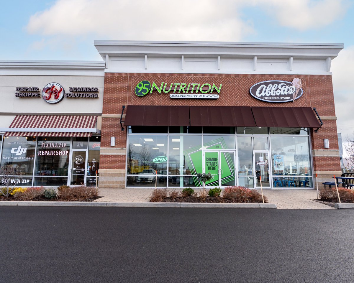 Fit Friday… what is it? Our weekly sales event! 💰🎉 Try our meals, as low as $5.99 at ALL LOCATIONS today.