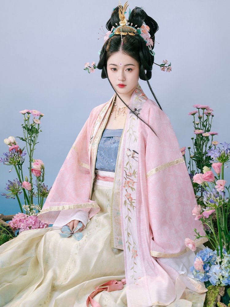Beautiful_Hanfu's tweet photo. 宋制汉服 
Hanfu of Song Dynasty style 

#ChineseCostume #中国风 #中華風
 #Chinese_style #hanfu_challenge
#汉服 #漢服 #한푸 #hanfu https://t.co/OG6ihIi0Zr
