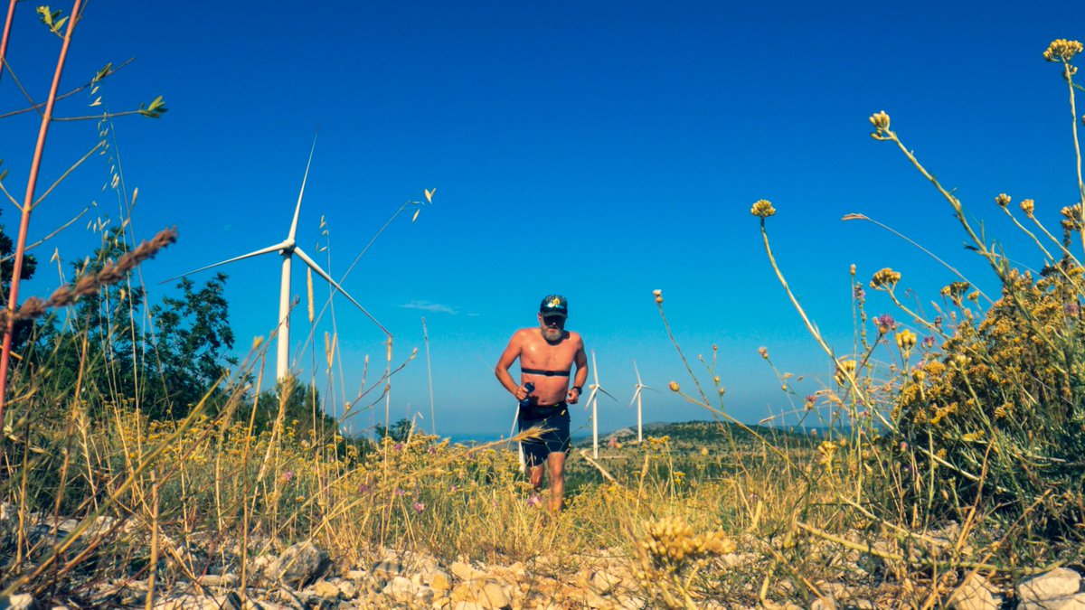 michal_kudrna's tweet photo. Výběh na kopec, paráda😍 A víc bych se dnes o tom nechtěl bavit.
(dnes mimo tréninkový plán, musel jsem objevovat😊) #trenink #running #roadfromhell 

Ego: ale ta cesta na mapě byla.
Říkám, že se o tom nebudeme bavit.
E: ale byla
NE, nebyla.
E: byla
Jo, maximálně tak za Římanů https://t.co/eJkNMoWmzV