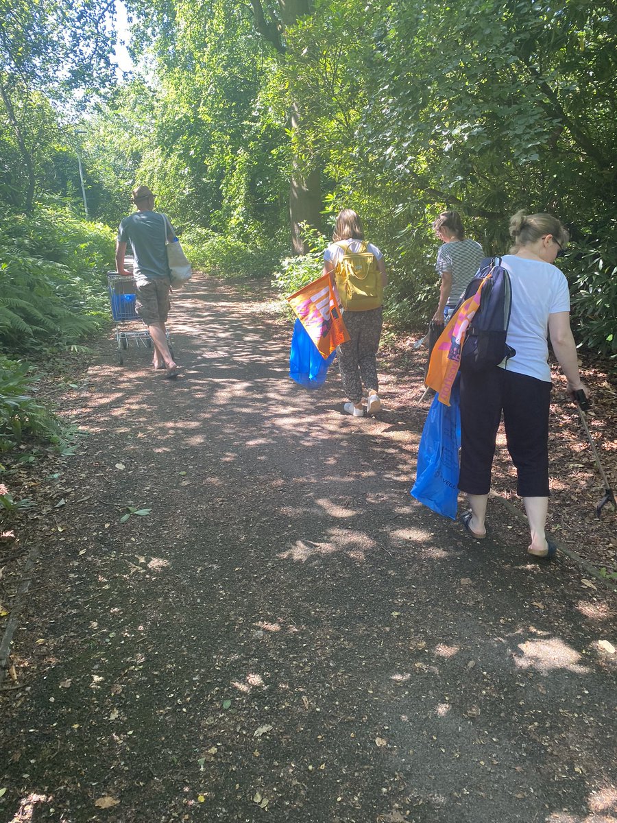 BrackForNEU's tweet image. Bracknell Forest NEU members continuing to support the local community by litter picking at SHP.