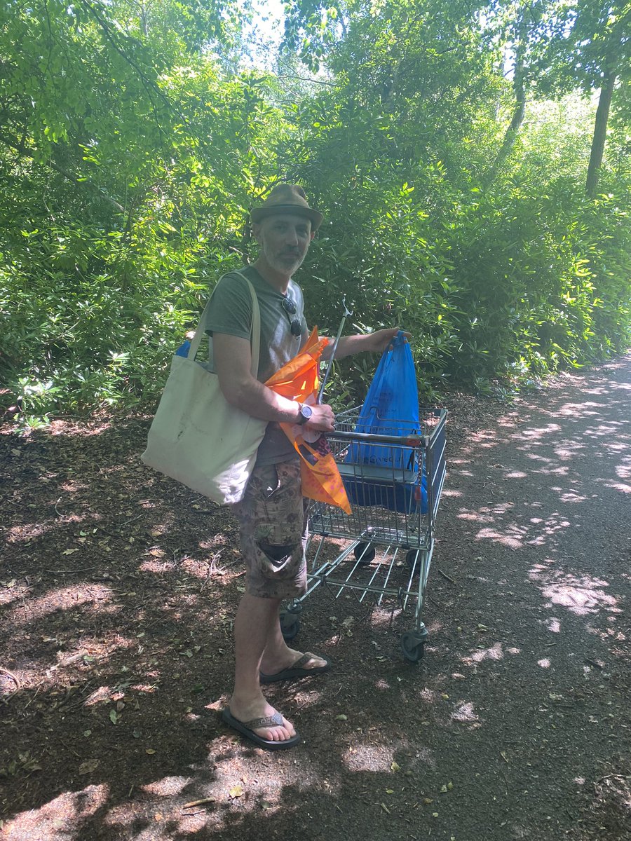 BrackForNEU's tweet image. Bracknell Forest NEU members continuing to support the local community by litter picking at SHP.