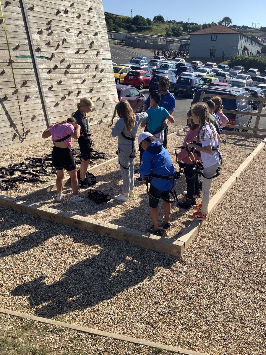 Emerald_EPS's tweet photo. Activity 1 - rock climbing @PrimaryElaine @IPAT_Edu https://t.co/iIusQPBLzv