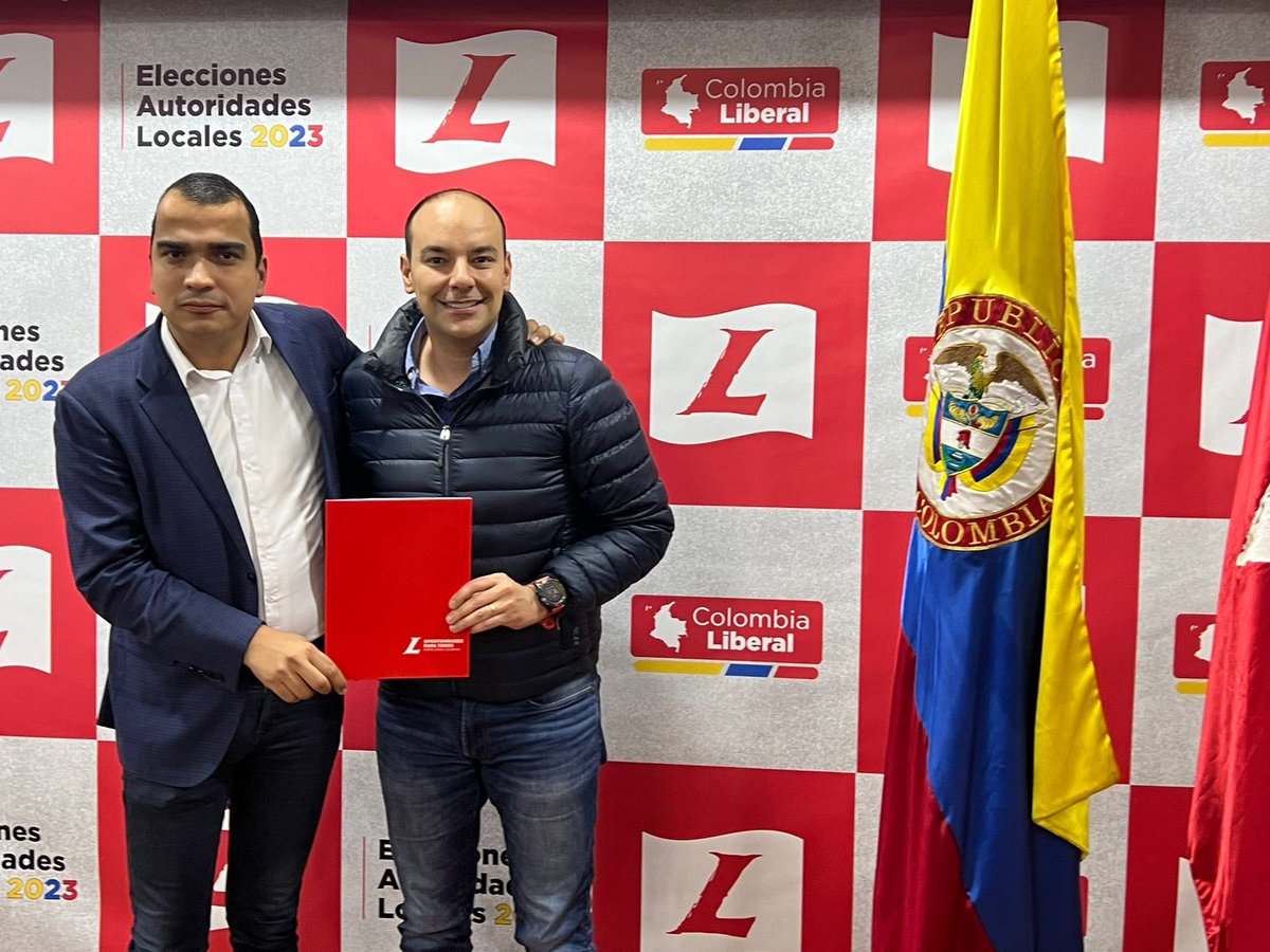 AlfonsoPintoFra's tweet photo. Ahora sí, estamos listos para iniciar la campaña y devolver a los bumangueses la ciudad que añoramos. Junto a @HoracioJSerpa, llegaremos a los hogares de nuestros vecinos y amigos del @PartidoLiberal @StanderLiberal para construir un proyecto político renovador para Bucaramanga https://t.co/BR6qn8vQU1