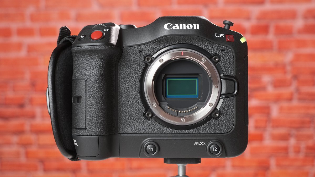 MichaelDanielHo's tweet photo. #FridayFeeling - #Canon has announced the latest #firmware #update to the #Cinema #EOS #C70 #camera. #Videography #filmmakers #filmmaking #photography  https://t.co/ftpezfEHYN https://t.co/JQeejNpDbj