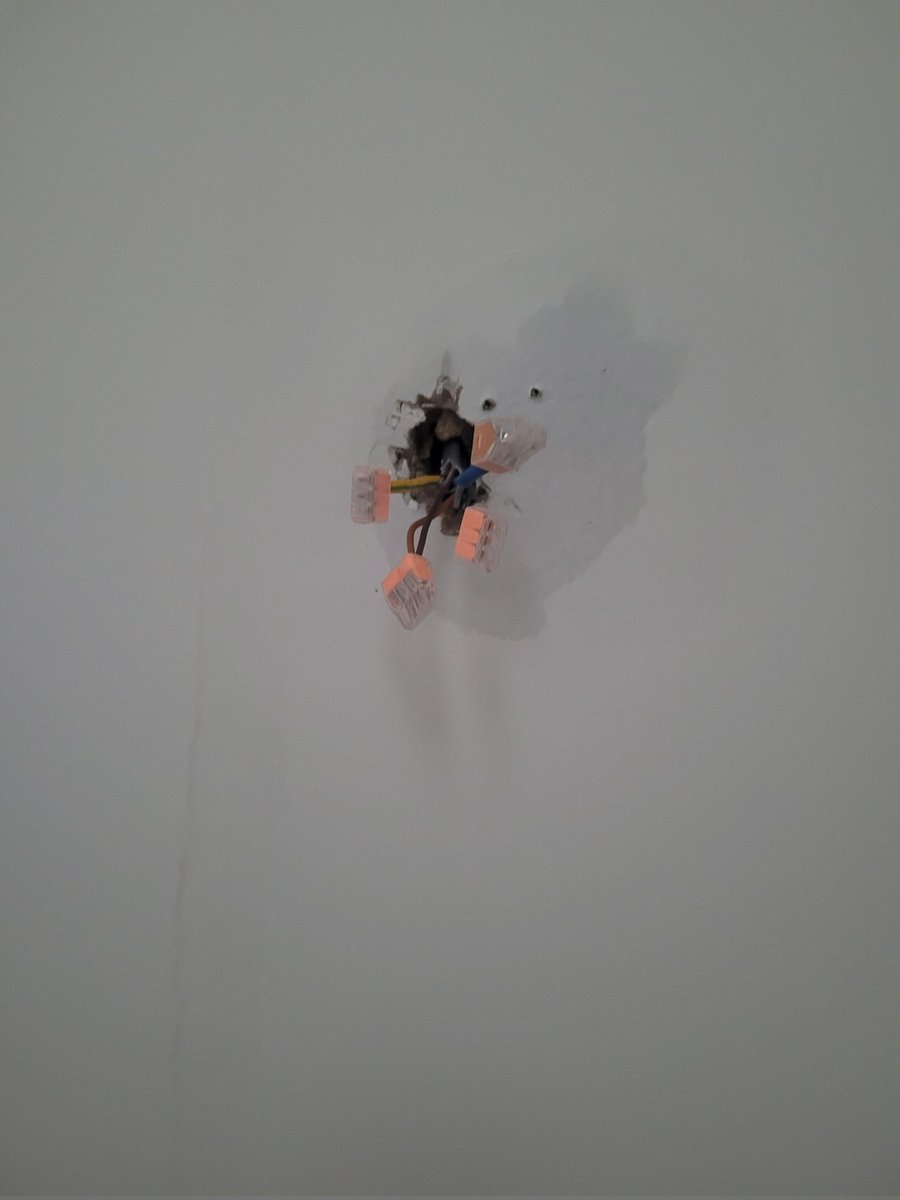 Eeemwdhd tweet media