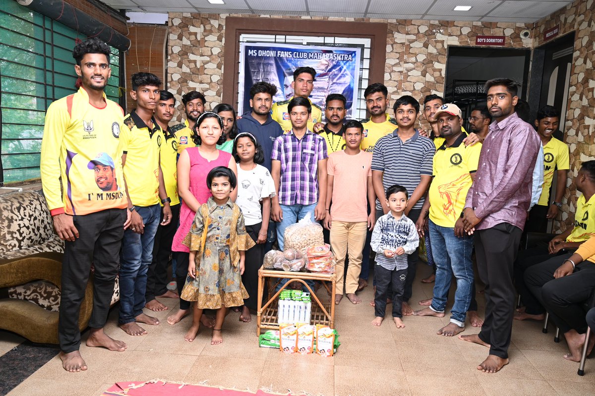 MHMsdianClub's tweet photo. MSD ICON OF WORLD CRICKET #HappyBirthdayDhoni https://t.co/RAmW4JfpYJ