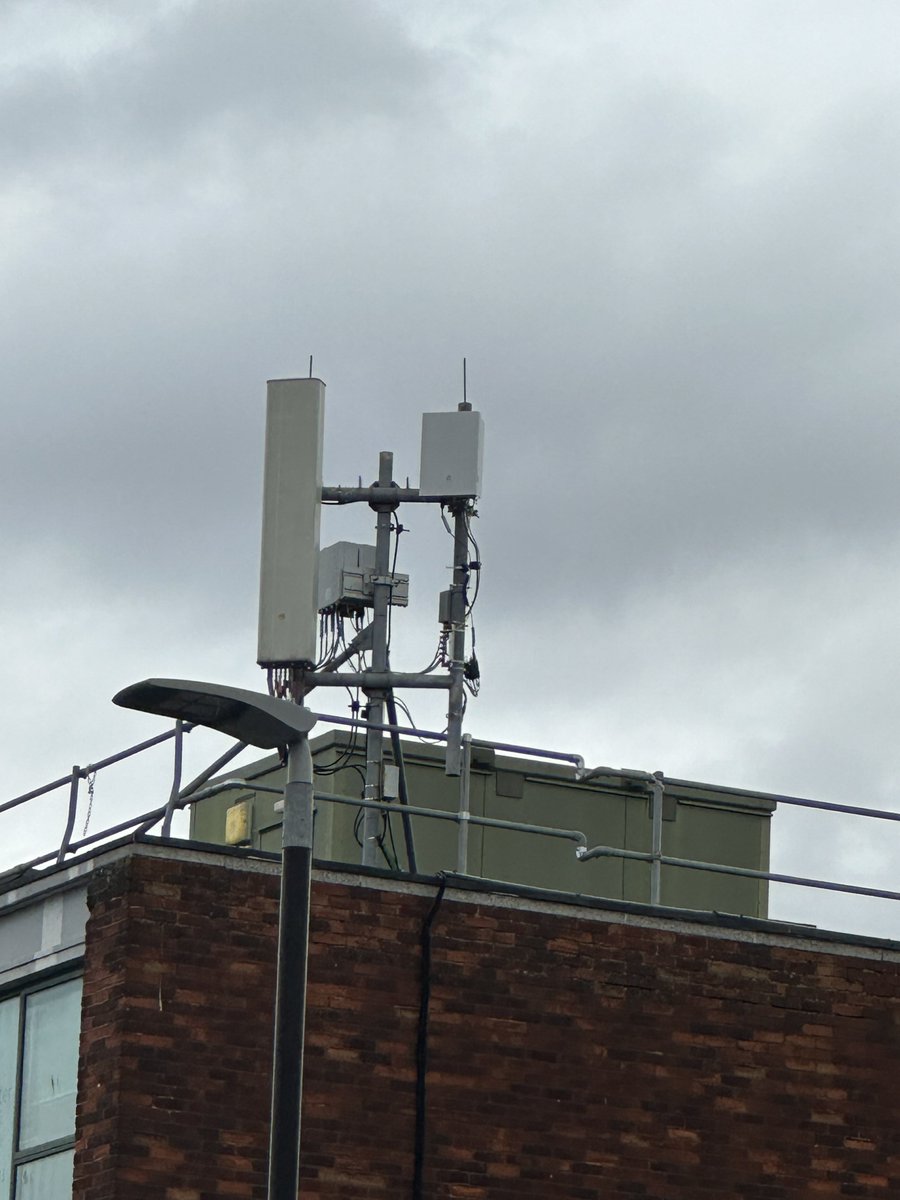 JakeExec's tweet photo. Amazing Speed and Performance again from Vodafone UK this time in Wallington, South London @Ker_Anderson @Andreasdona72 @PaulCrisp_1 #5G #vodafoneuk #thebestnetwork https://t.co/k799R9sVjw