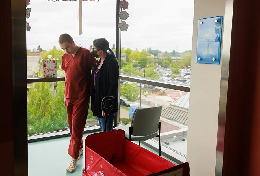 Mental health reporter and 2022 Data Fellow <a href="/HannahFurfaro/">Hannah Furfaro</a> shares what she learned while reporting about youth in psychiatric crisis with <a href="/seattletimes/">The Seattle Times</a>.
ow.ly/7Aee50P5plb