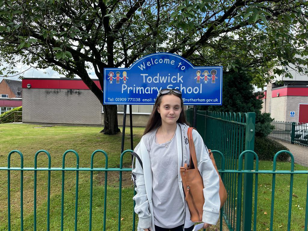 AbbeyLearning's tweet image. We could not be more proud of our new Post 16 students this week as they complete their onboarding week before transition. Here are 3 of them  on their work placement. #SuperProud #YouAreLionLeaders #PersonalDevelopment #TeamAbbey