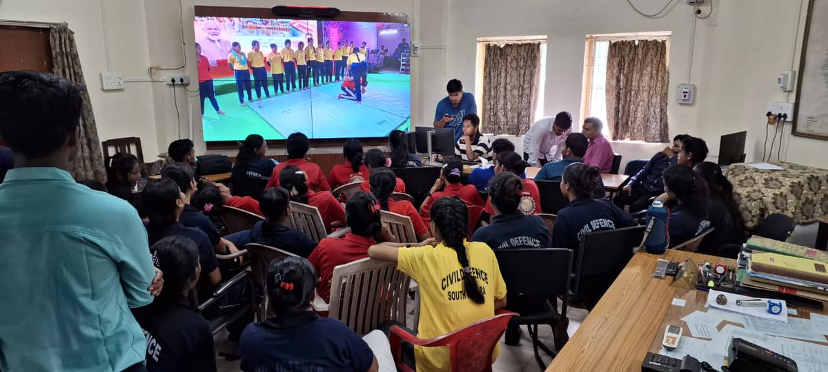 DisasterMgmtTRP's tweet image. Innovative performances of our Civil Defence and Aapda Mitra Volunteers of South Tripura District for public awareness on disaster management #Streetplays #selfdefence #culturalprog @JKSinhaIAS @tripura_cmo @ndmaindia @NDRFHQ @01NDRFGUWAHATI @southtripuradmo