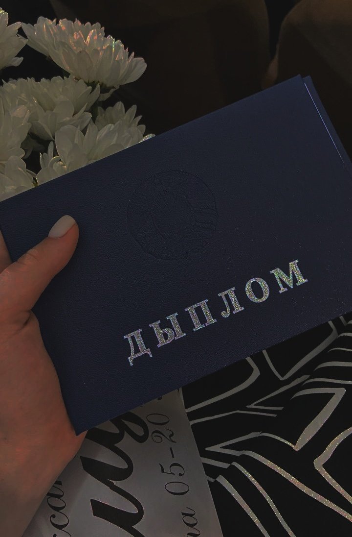 KillerQueen6000's tweet photo. могу теперь ходить на рынок за обувью со своей картонкой https://t.co/HaENrvuj5x