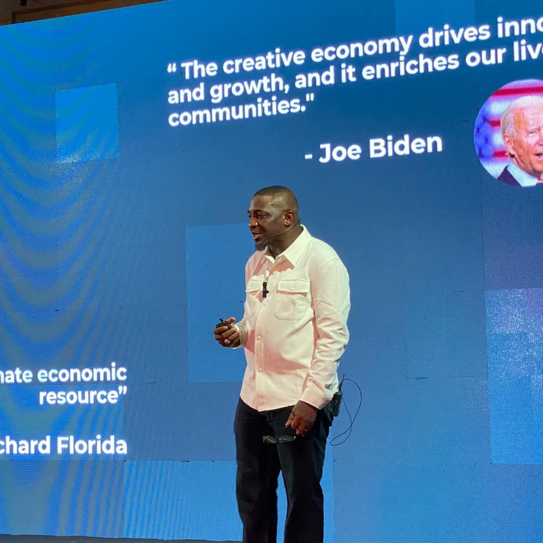 vgafolabi's tweet photo. "The MarkHack Vision: Embrace technology to shape marketing strategies, connect with the audience, and stay ahead. Actively driving change brings benefits". #VGA #VGAImpact #MarkHack2.0 https://t.co/qv7NQhYf6y