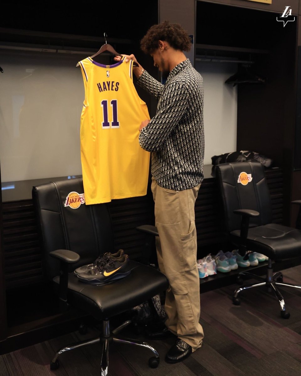 Lakers's tweet photo. First look x Fresh threads https://t.co/iq6qVnipqi