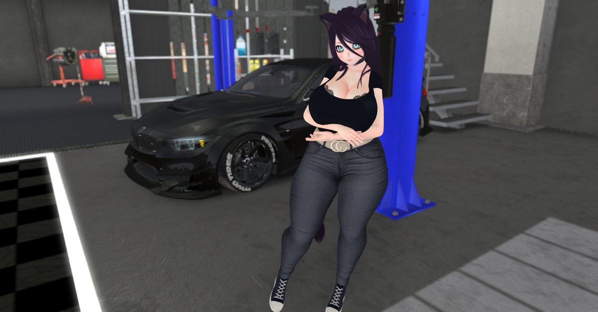 いろいろ服装考えたりしてたけど、結局Tシャツにパンツみたいなシンプルなのに落ち着くのよねぇ