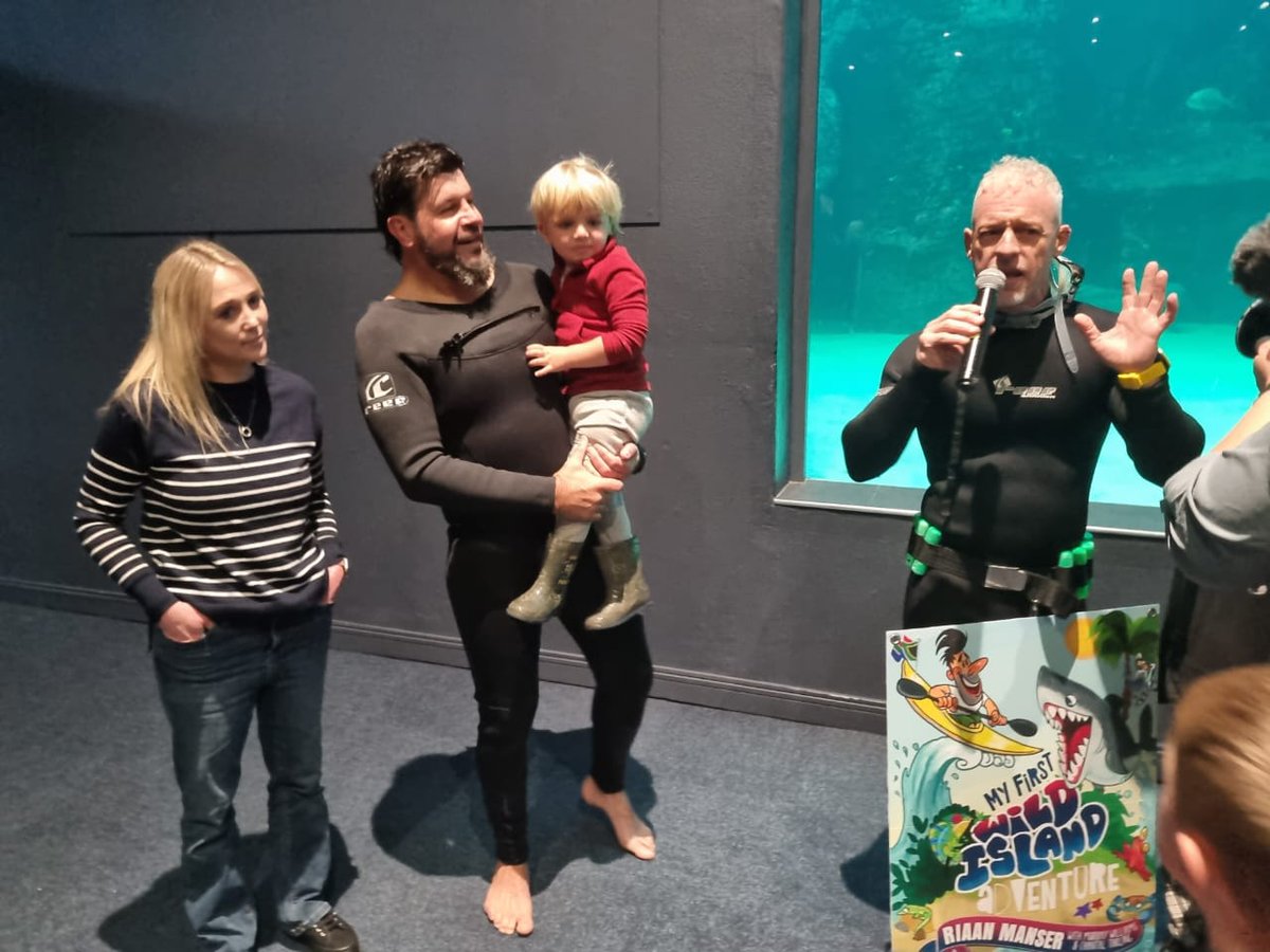 NoSurrenderRSA's tweet image. Before a live audience teeming with wide-eyed children:
The World's First public Underwater Book Launch!
Welcome to: "My First Wild Island Adventure" - published by @PenguinKidsSA
What a day, @riaanmanser!