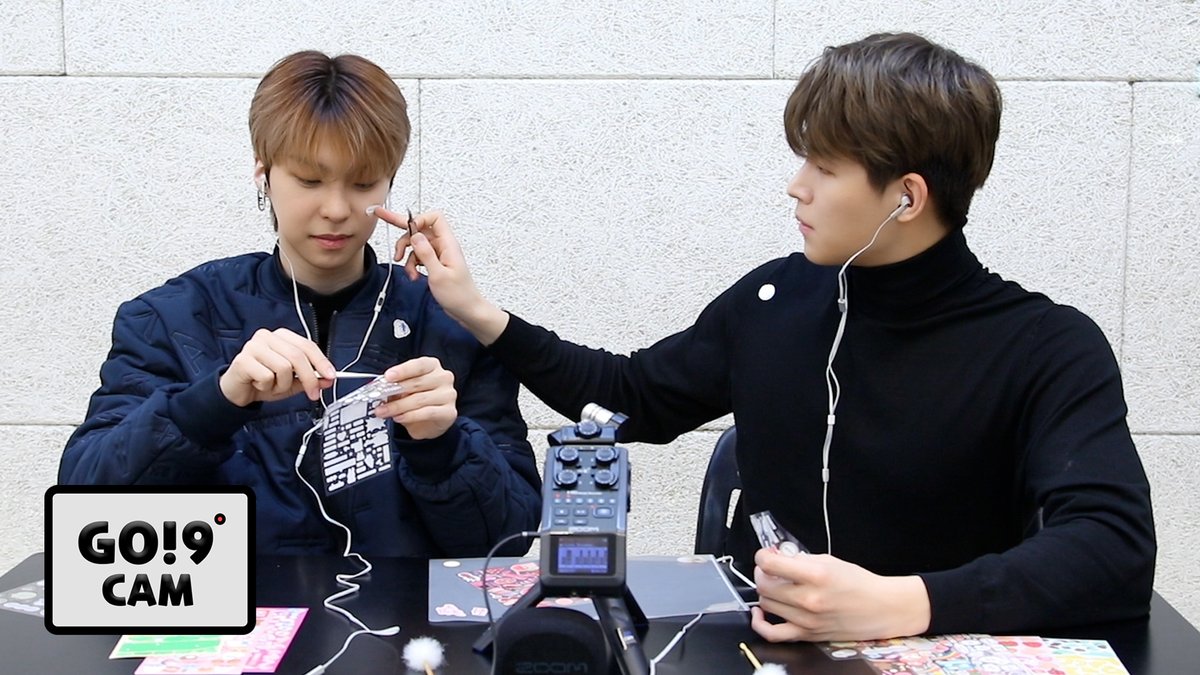 GHOST9OFFICIAL's tweet photo. Decorating your face🦊🐻
⠀
🎞 https://t.co/J2NSwf3Rn4
⠀
#GHOST9 #고스트나인
#Go9cam #꼬구캠 https://t.co/aU11aVP4di