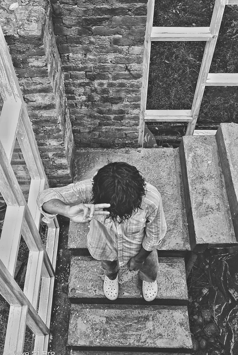 BSuhail1920's tweet photo. Rain is not only the drop ๐ง of water. It's the love of Sky for the Earth. They never meet each other but sends love this way.
#rainyday #ssm1920 #creativessm #longhairs https://t.co/lI7GlGtIva