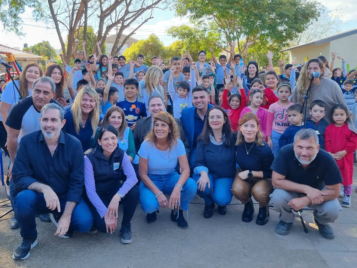 MariaJoseViola's tweet photo. 📍Vida y color en la Escuela Municipal Arsenio Murugarren 🏫🌈🎨

🖌Junto a la comunidad de B° Santa Cecilia vivimos y compartimos una nueva edición del #ProgramaVida 🎨🤩 https://t.co/LmvyZDwcPV